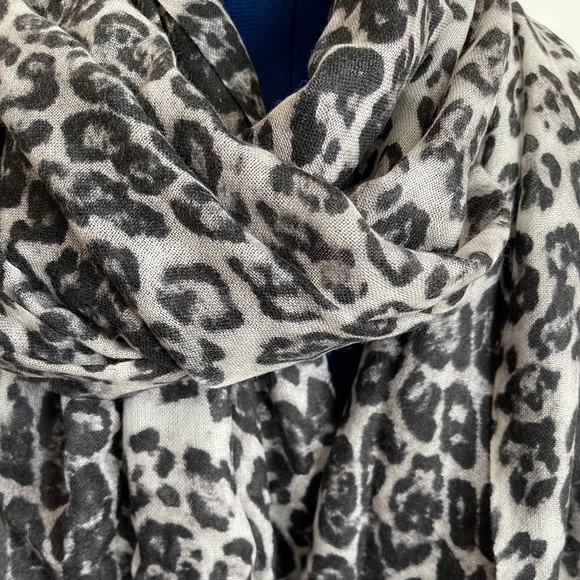 Silk/Cashmere Animal Print Scarf - Picture 2 of 4